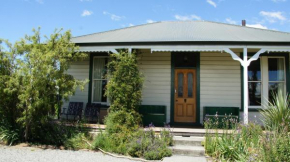 Отель Pinedale Lodge & Apartment  Метвен